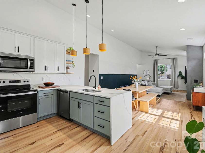 6739 Indian Lane, Charlotte, NC 28213.  MLS# CAR4366469, YatesRealty ID 12143. 