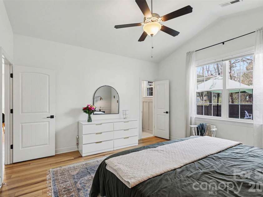6739 Indian Lane, Charlotte, NC 28213.  MLS# CAR4366469, YatesRealty ID 12143. 