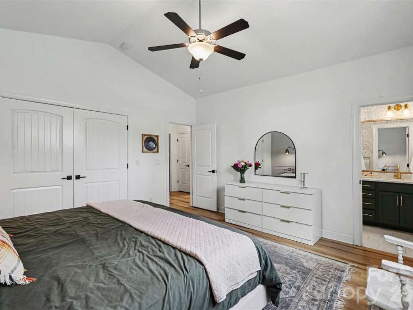 6739 Indian Lane, Charlotte, NC 28213.  MLS# CAR4366469, YatesRealty ID 12143. 