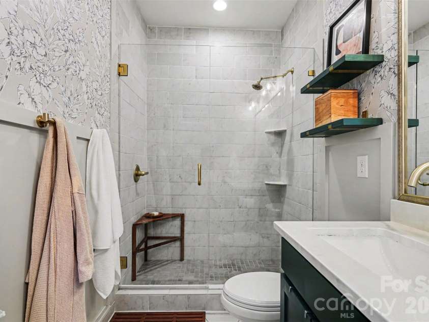 6739 Indian Lane, Charlotte, NC 28213.  MLS# CAR4366469, YatesRealty ID 12143. 