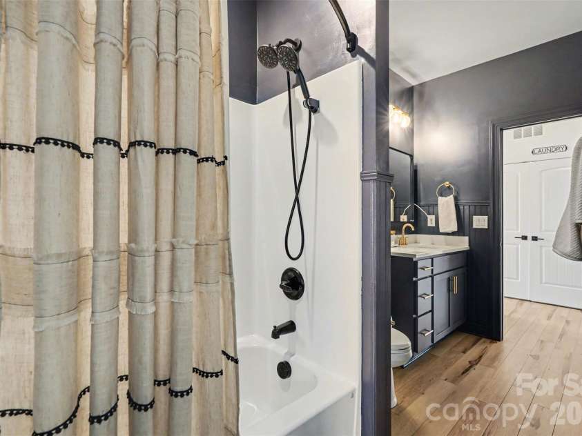 6739 Indian Lane, Charlotte, NC 28213.  MLS# CAR4366469, YatesRealty ID 12143. 