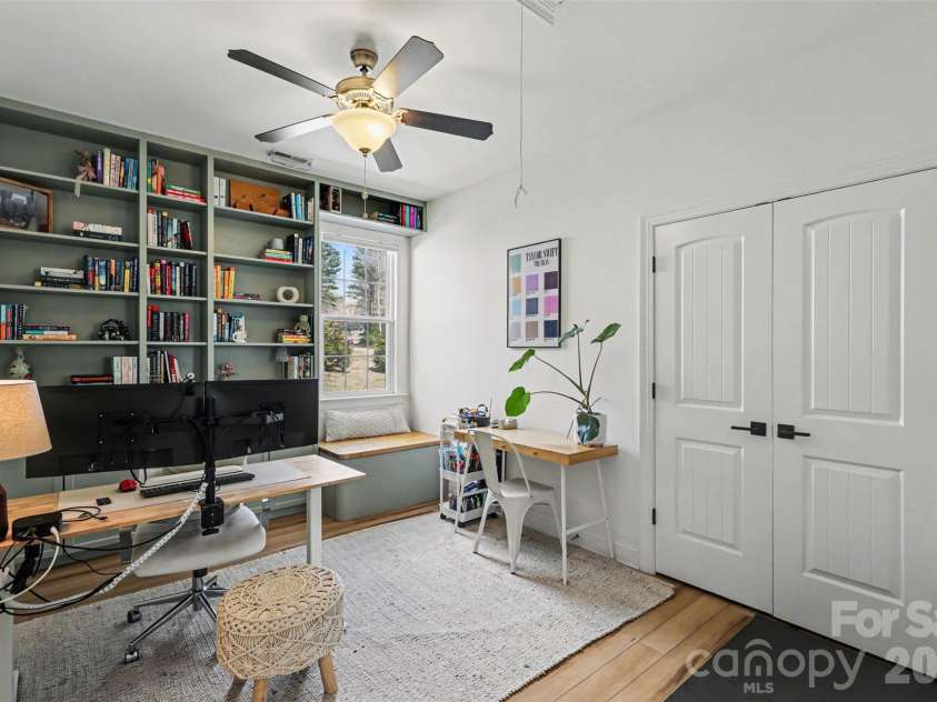 6739 Indian Lane, Charlotte, NC 28213.  MLS# CAR4366469, YatesRealty ID 12143. 