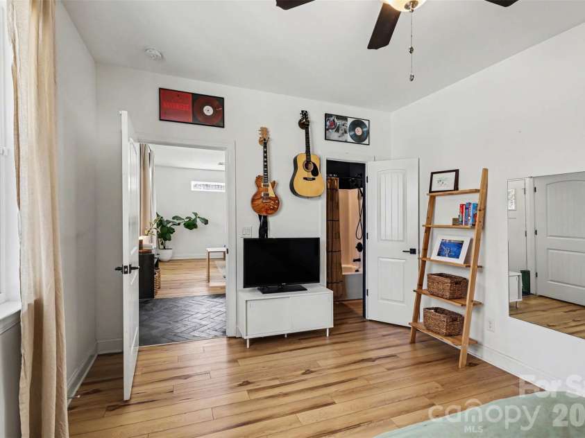 6739 Indian Lane, Charlotte, NC 28213.  MLS# CAR4366469, YatesRealty ID 12143. 