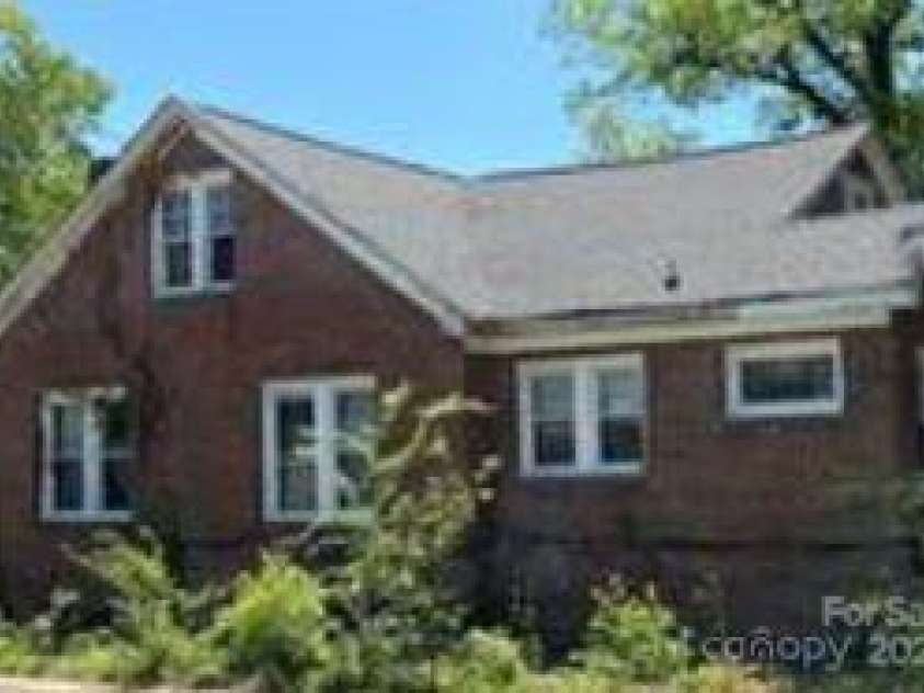 107 Lineberger Street, Shelby, NC 28150.  MLS# CAR4228356, YatesRealty ID 12144. 