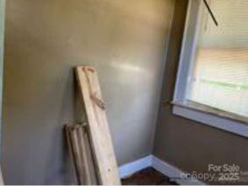 107 Lineberger Street, Shelby, NC 28150.  MLS# CAR4228356, YatesRealty ID 12144. 