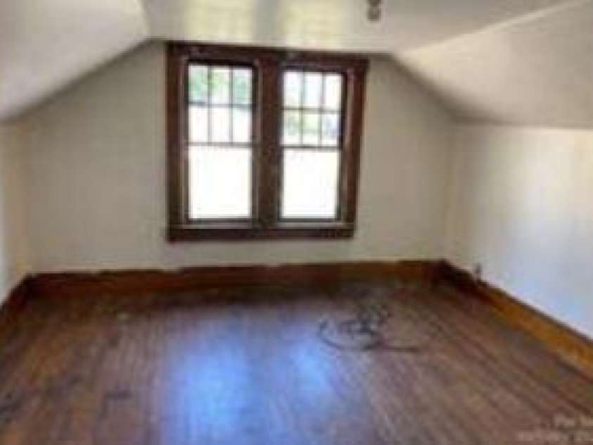 107 Lineberger Street, Shelby, NC 28150.  MLS# CAR4228356, YatesRealty ID 12144. 