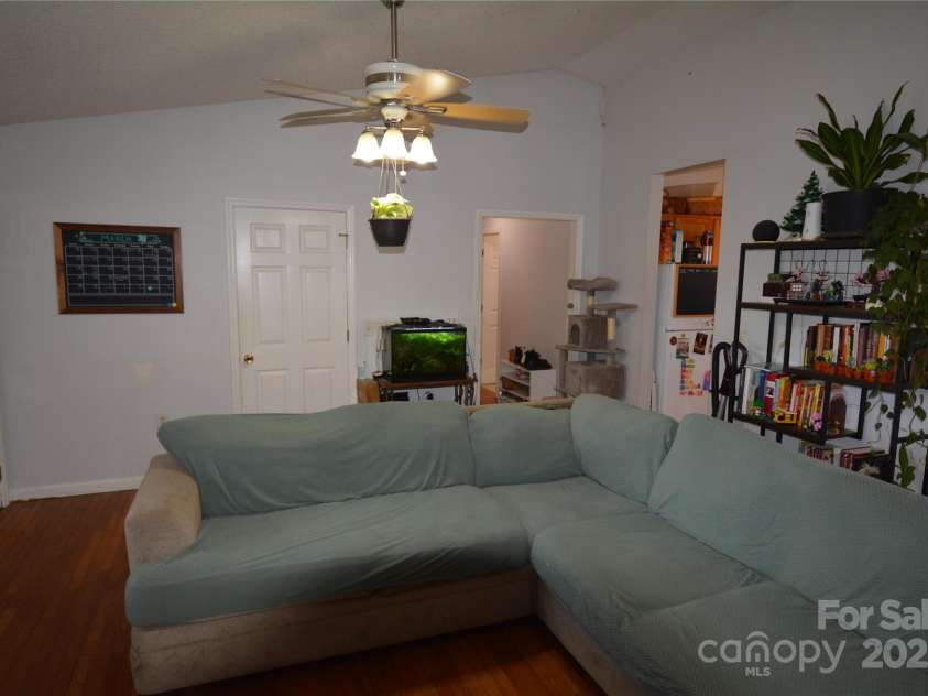 34 Fox Drive, Asheville, NC 28803.  MLS# CAR4243643, YatesRealty ID 12146. 