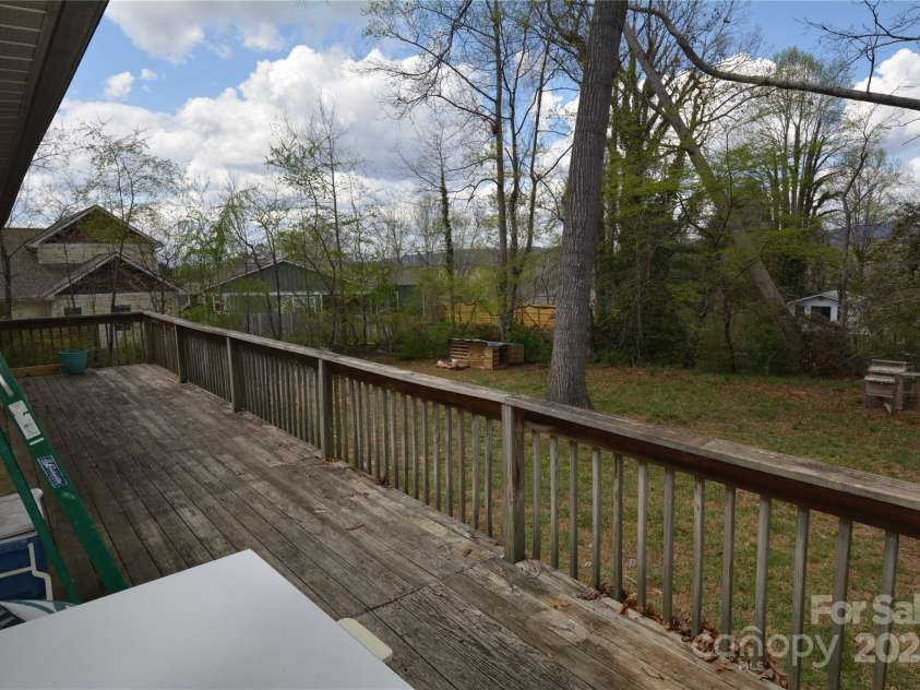 34 Fox Drive, Asheville, NC 28803.  MLS# CAR4243643, YatesRealty ID 12146. 
