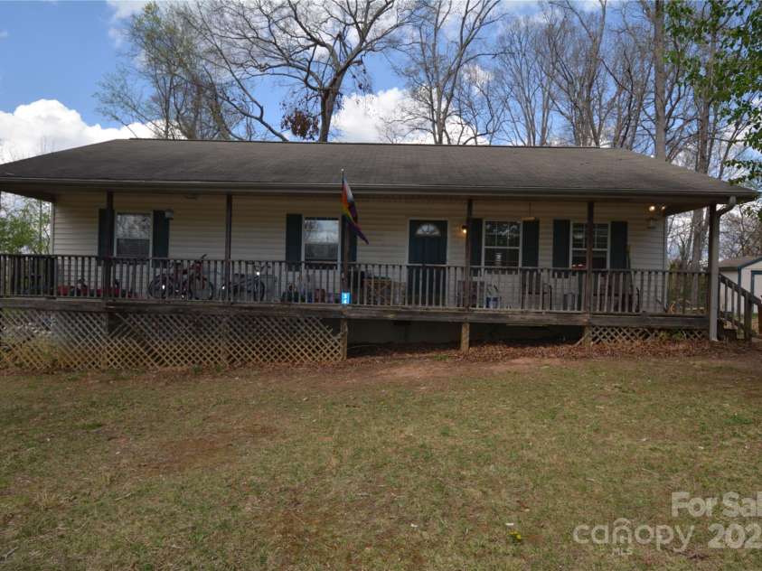 34 Fox Drive, Asheville, NC 28803.  MLS# CAR4243643, YatesRealty ID 12146. 