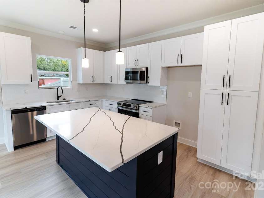 615 Billingsley Road, Charlotte, NC 28211.  MLS# CAR4242829, YatesRealty ID 12147. 