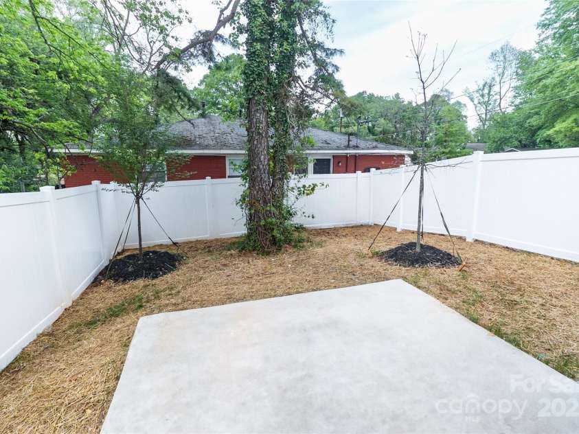 615 Billingsley Road, Charlotte, NC 28211.  MLS# CAR4242829, YatesRealty ID 12147. 