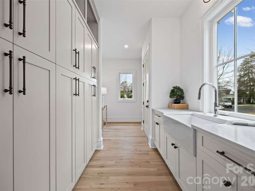 1222 Chandler Place, Charlotte, NC 28211.  MLS# CAR4335562, YatesRealty ID 12148. 