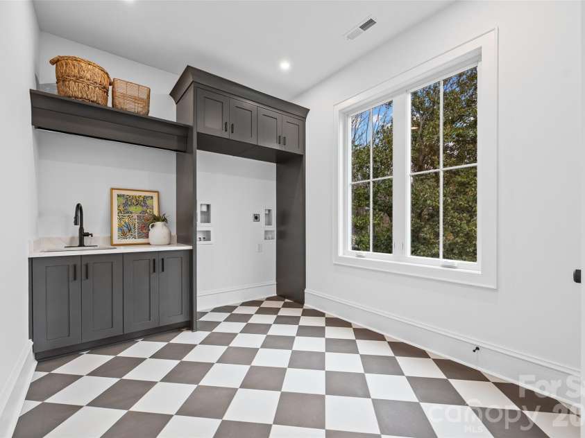 1222 Chandler Place, Charlotte, NC 28211.  MLS# CAR4335562, YatesRealty ID 12148. 