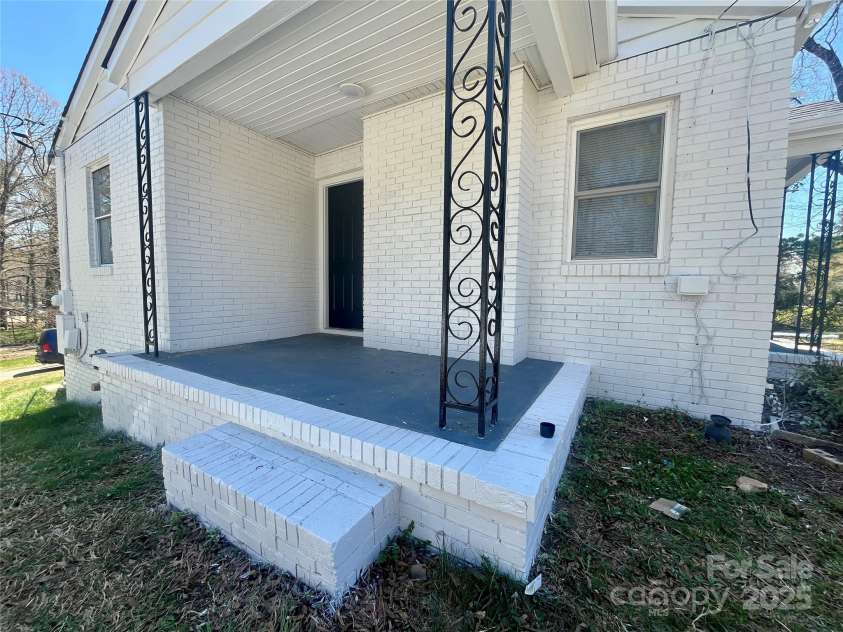 1408 Linwood Road, Gastonia, NC 28052.  MLS# CAR4233382, YatesRealty ID 12148. 