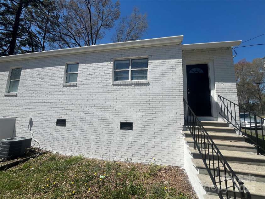 1408 Linwood Road, Gastonia, NC 28052.  MLS# CAR4233382, YatesRealty ID 12148. 