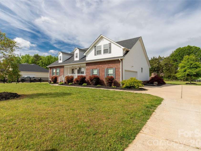 1302 Bryson Creek Drive, McConnells, SC 29726.  MLS# CAR4283048, YatesRealty ID 12149. 