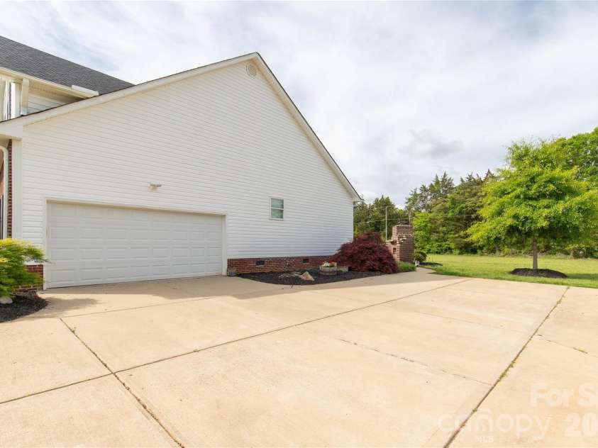 1302 Bryson Creek Drive, McConnells, SC 29726.  MLS# CAR4283048, YatesRealty ID 12149. 