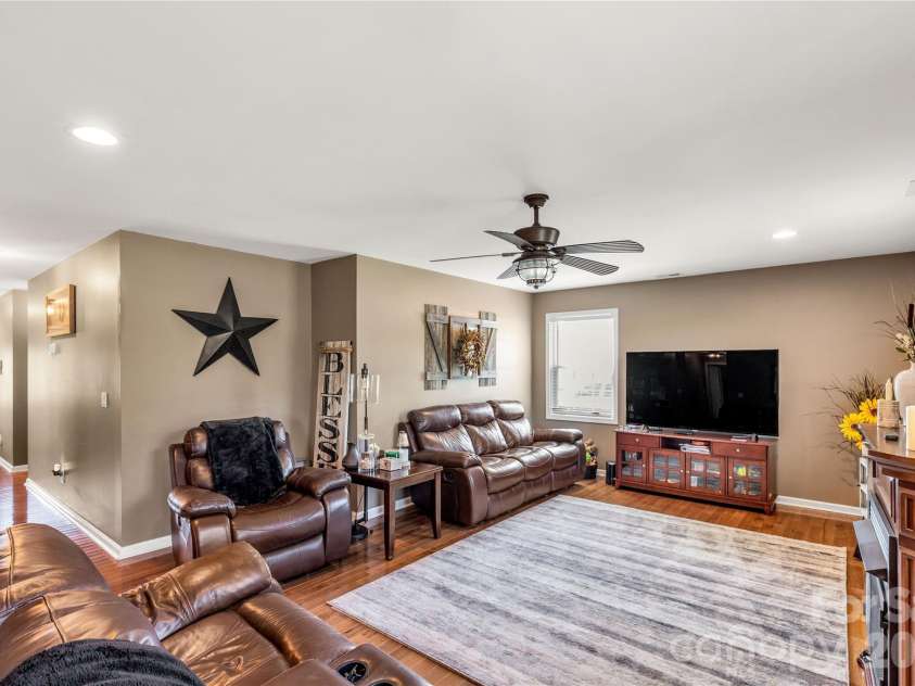 1302 Bryson Creek Drive, McConnells, SC 29726.  MLS# CAR4283048, YatesRealty ID 12149. 