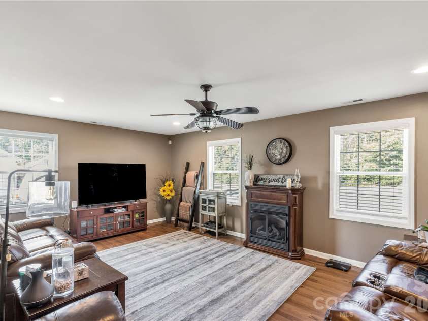 1302 Bryson Creek Drive, McConnells, SC 29726.  MLS# CAR4283048, YatesRealty ID 12149. 