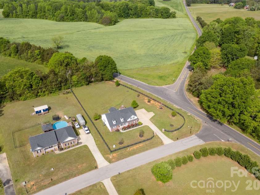 1302 Bryson Creek Drive, McConnells, SC 29726.  MLS# CAR4283048, YatesRealty ID 12149. 