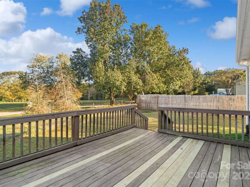 104 Ole Farm Place, Kings Mountain, NC 28086.  MLS# CAR4314744, YatesRealty ID 12150. Back Deck