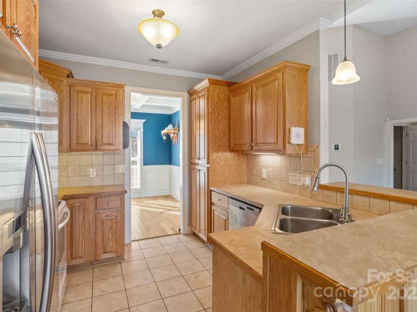 104 Ole Farm Place, Kings Mountain, NC 28086.  MLS# CAR4314744, YatesRealty ID 12150. Kitchen