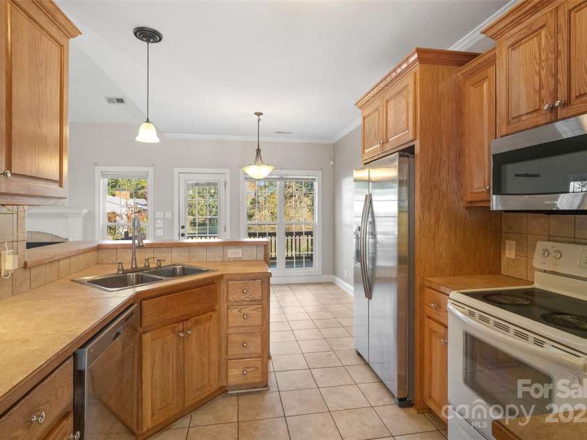 104 Ole Farm Place, Kings Mountain, NC 28086.  MLS# CAR4314744, YatesRealty ID 12150. Kitchen