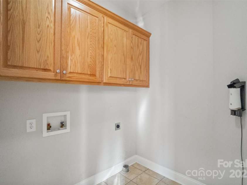 104 Ole Farm Place, Kings Mountain, NC 28086.  MLS# CAR4314744, YatesRealty ID 12150. Laundry Room