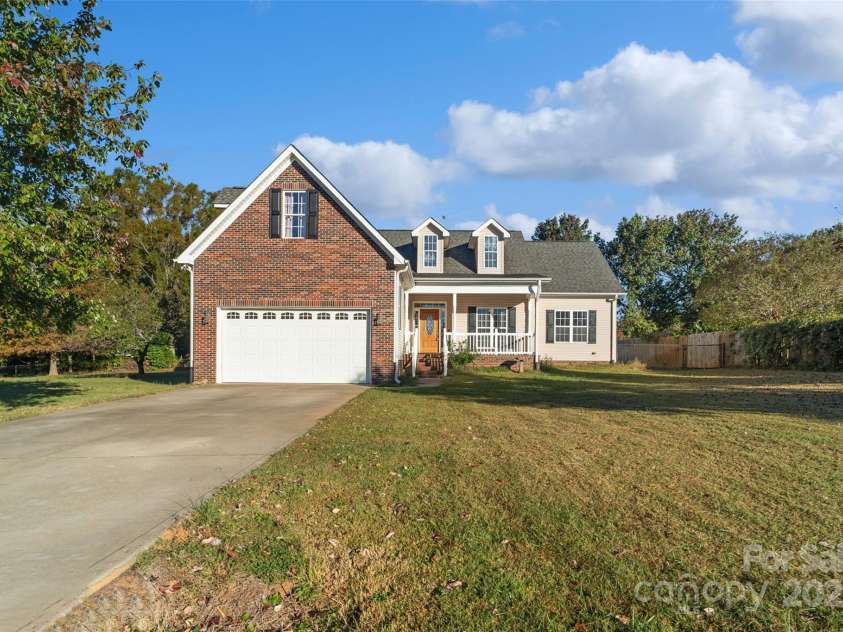 104 Ole Farm Place, Kings Mountain, NC 28086.  MLS# CAR4314744, YatesRealty ID 12150. Welcome Home!