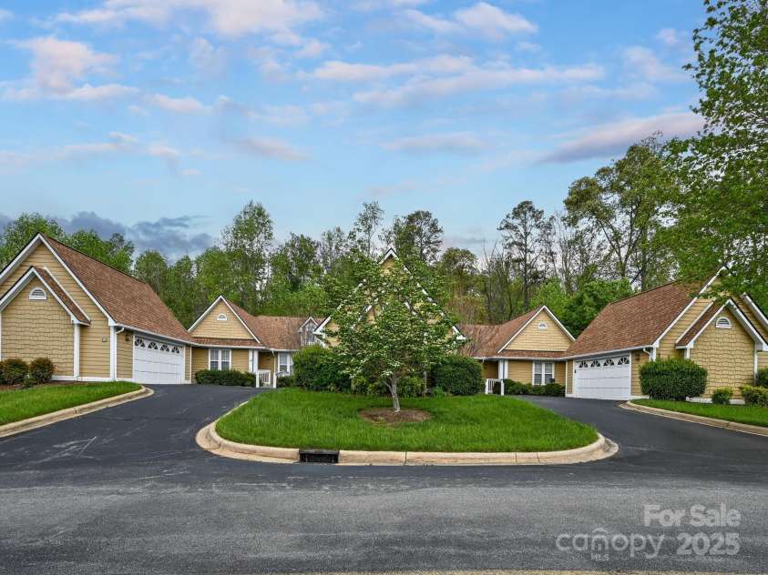 1202 Hyde Park Drive, Asheville, NC 28806.  MLS# CAR4251836, YatesRealty ID 12151. 