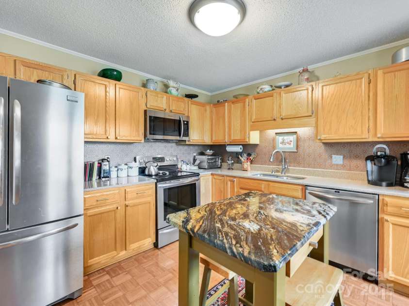 1202 Hyde Park Drive, Asheville, NC 28806.  MLS# CAR4251836, YatesRealty ID 12151. 