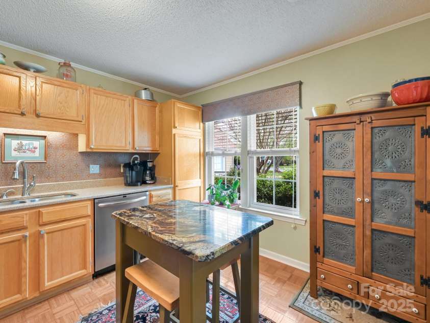 1202 Hyde Park Drive, Asheville, NC 28806.  MLS# CAR4251836, YatesRealty ID 12151. 