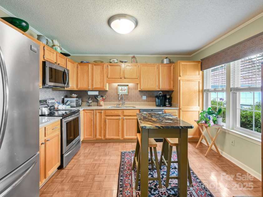 1202 Hyde Park Drive, Asheville, NC 28806.  MLS# CAR4251836, YatesRealty ID 12151. 