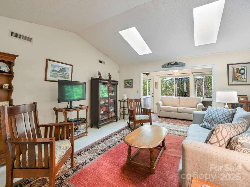 1202 Hyde Park Drive, Asheville, NC 28806.  MLS# CAR4251836, YatesRealty ID 12151. 