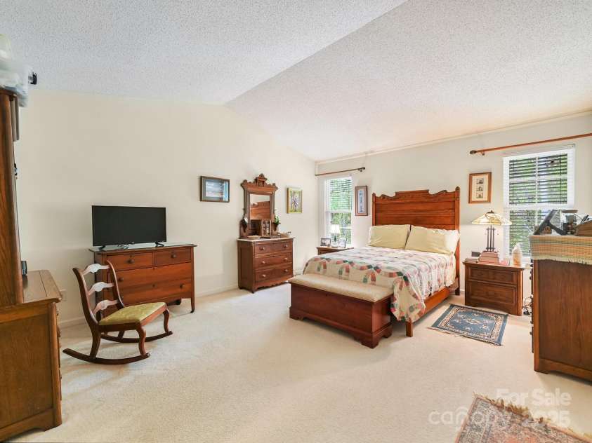 1202 Hyde Park Drive, Asheville, NC 28806.  MLS# CAR4251836, YatesRealty ID 12151. 