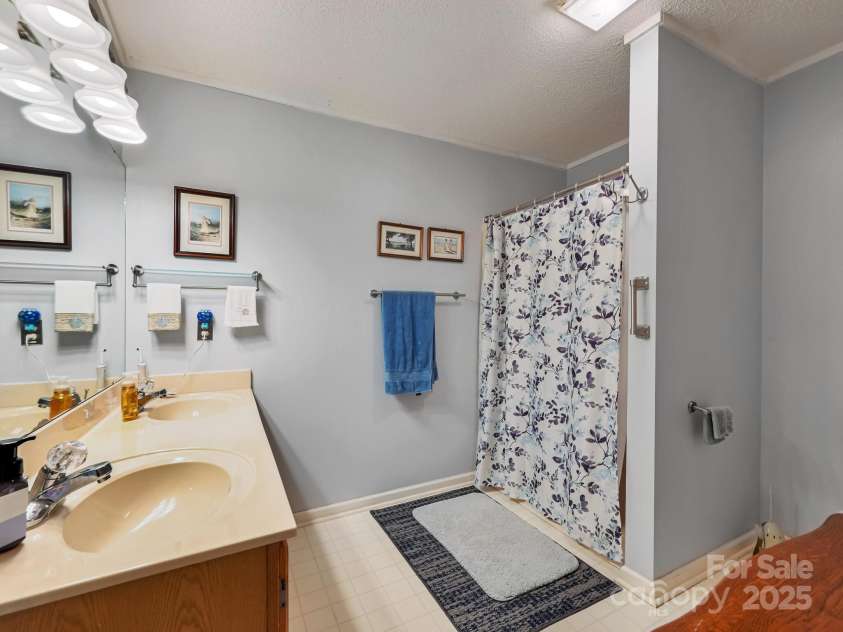 1202 Hyde Park Drive, Asheville, NC 28806.  MLS# CAR4251836, YatesRealty ID 12151. 