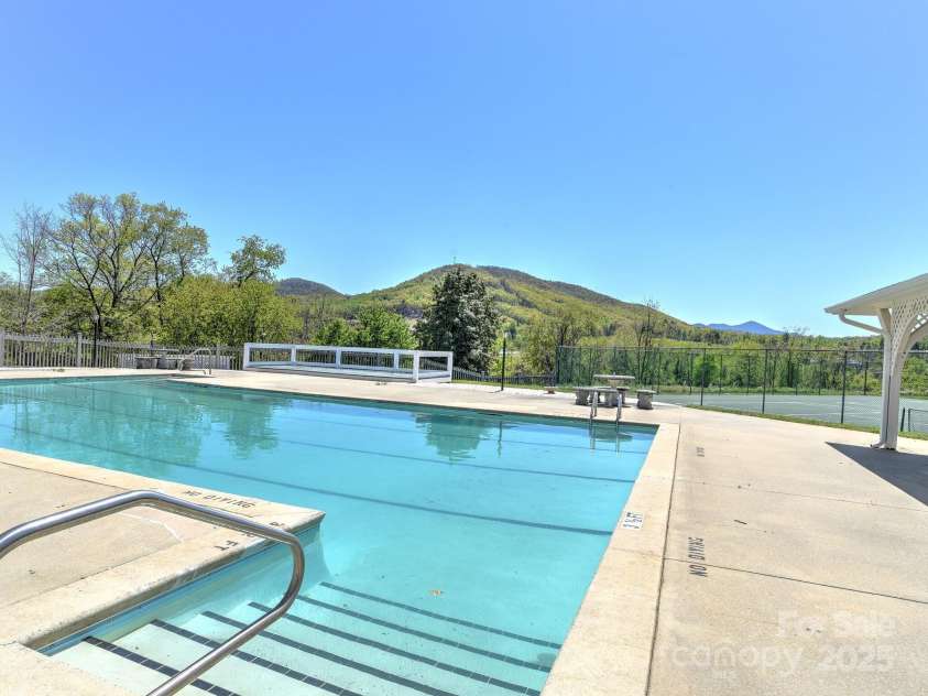 1202 Hyde Park Drive, Asheville, NC 28806.  MLS# CAR4251836, YatesRealty ID 12151. 