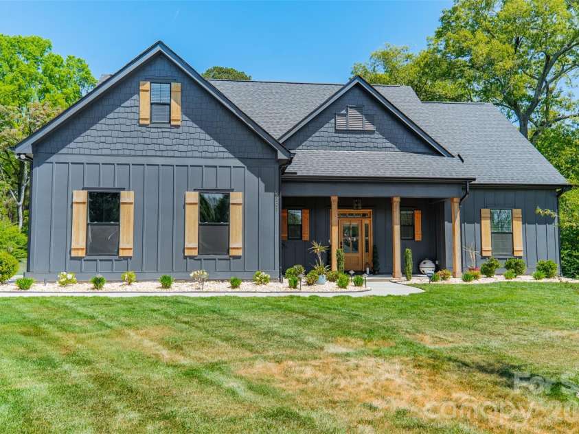 5201 Meadowland Parkway, Monroe, NC 28112.  MLS# CAR4364272, YatesRealty ID 12151. 