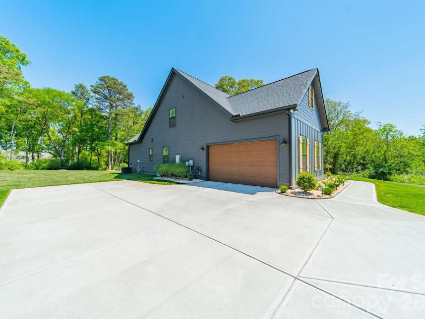 5201 Meadowland Parkway, Monroe, NC 28112.  MLS# CAR4364272, YatesRealty ID 12151. 