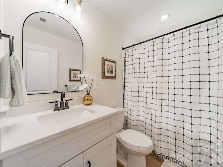 5201 Meadowland Parkway, Monroe, NC 28112.  MLS# CAR4364272, YatesRealty ID 12151. Second Floor Full Bathroom