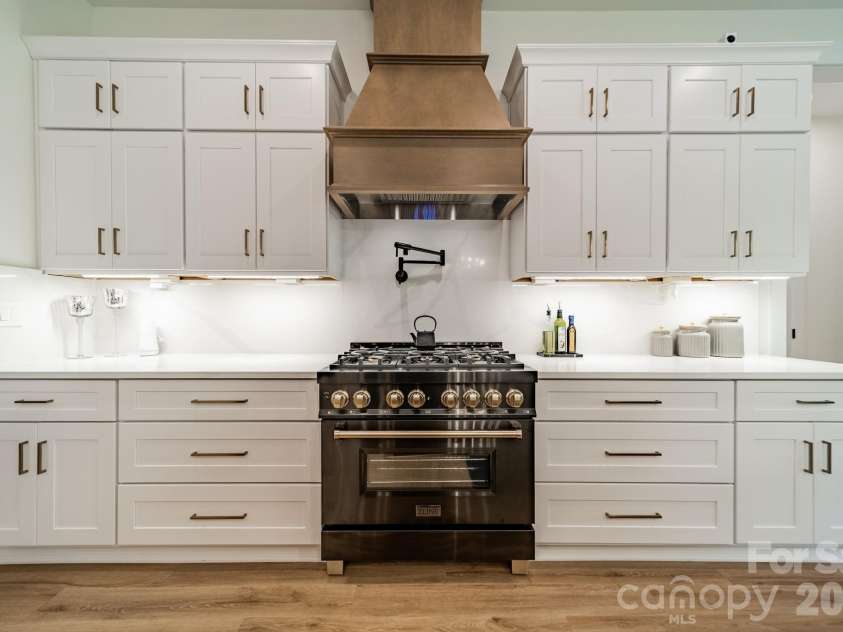 5201 Meadowland Parkway, Monroe, NC 28112.  MLS# CAR4364272, YatesRealty ID 12151. Zline gas cooktop and range + automatic exhaust hood