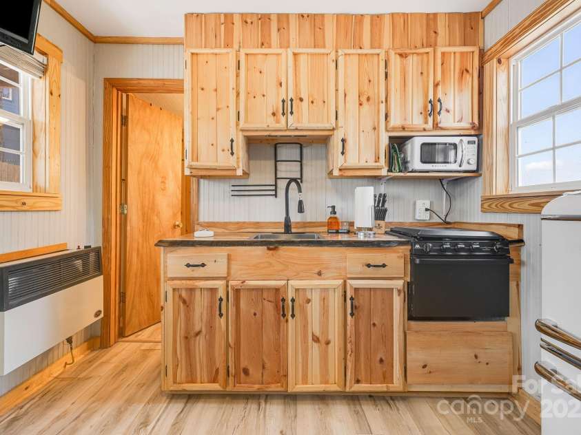 228 Continental Divide Road, Spruce Pine, NC 28777.  MLS# CAR4244720, YatesRealty ID 12152. Cabin kitchen