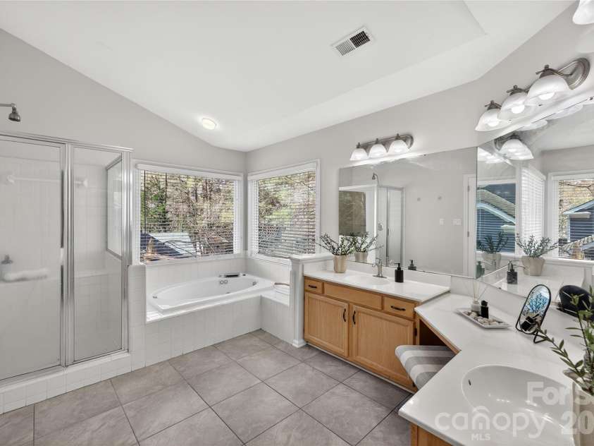 10807 Summitt Tree Court, Charlotte, NC 28277.  MLS# CAR4359632, YatesRealty ID 12157. 