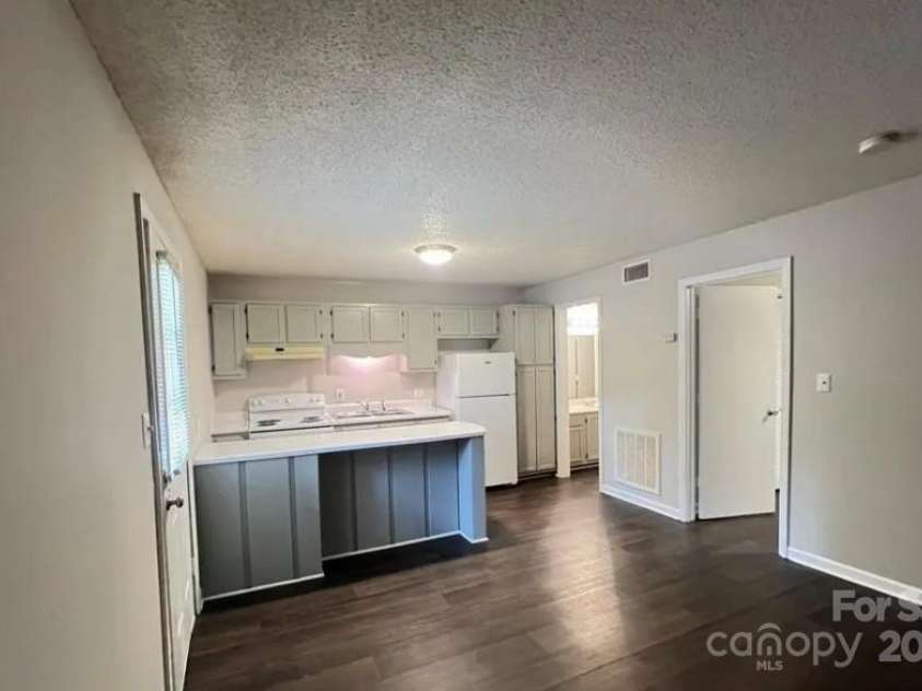 1090 7th Avenue, Hickory, NC 28601.  MLS# CAR4329868, YatesRealty ID 1216. 