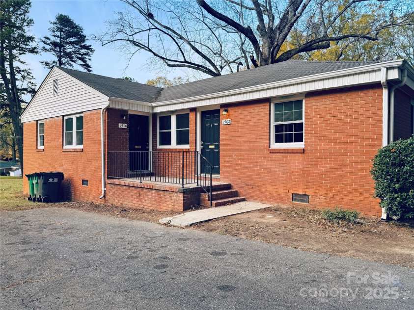 1908 & 1910 Dickens Avenue, Charlotte, NC 28208.  MLS# CAR4215126, YatesRealty ID 1216. 