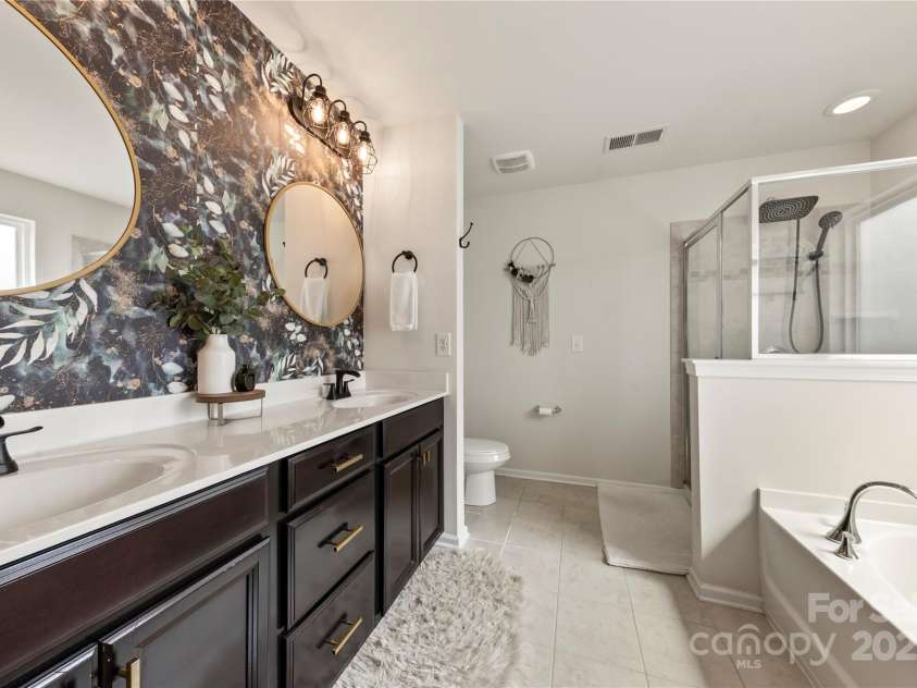 10773 Sapphire Trail, Davidson, NC 28036.  MLS# CAR4240601, YatesRealty ID 12160. Master Bath