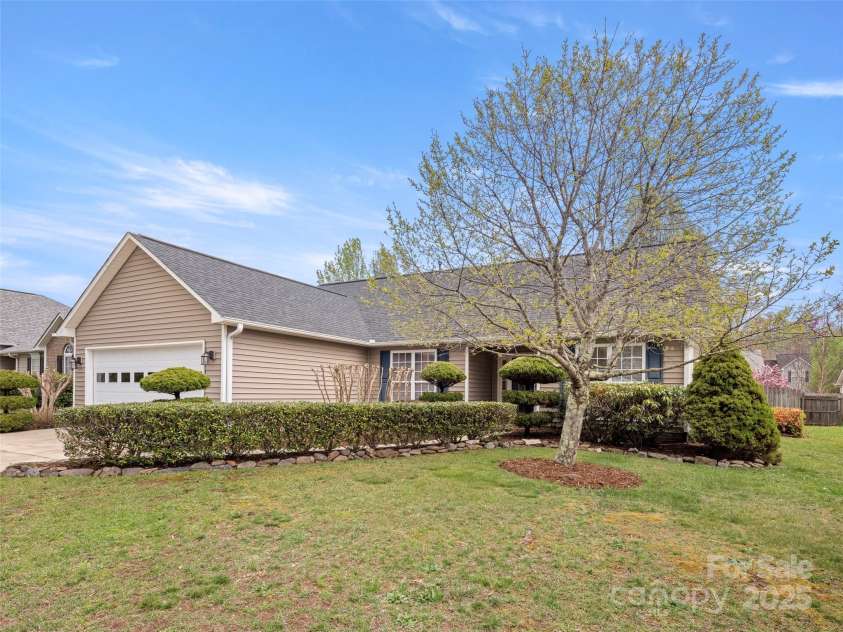 135 Sunberry Trail, Fletcher, NC 28732.  MLS# CAR4242779, YatesRealty ID 12161. 
