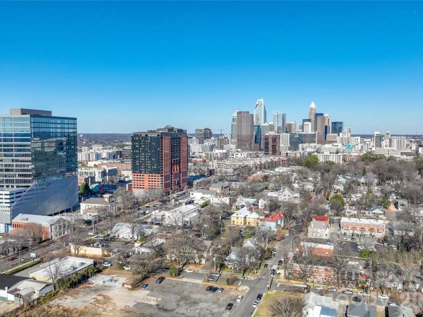 279 McDonald Avenue, Charlotte, NC 28203.  MLS# CAR4346355, YatesRealty ID 12161. 