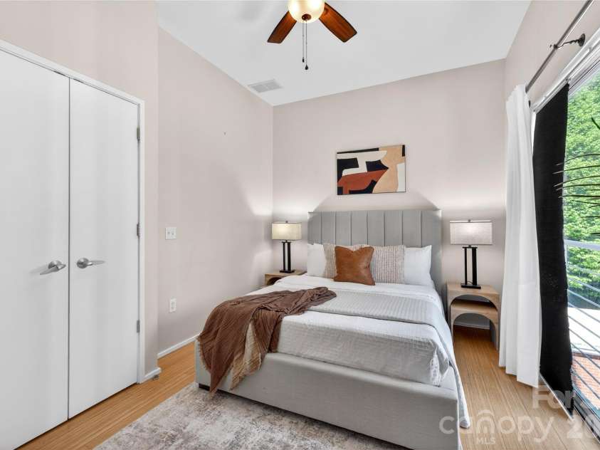 279 McDonald Avenue, Charlotte, NC 28203.  MLS# CAR4346355, YatesRealty ID 12161. 