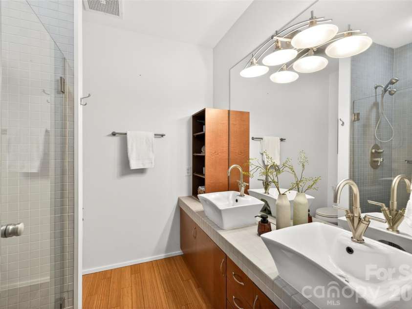 279 McDonald Avenue, Charlotte, NC 28203.  MLS# CAR4346355, YatesRealty ID 12161. 